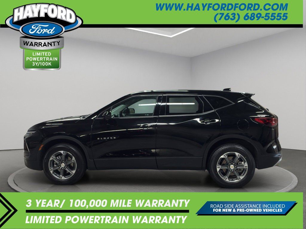 Used 2025 Chevrolet Blazer LT AWD/4WD image 2