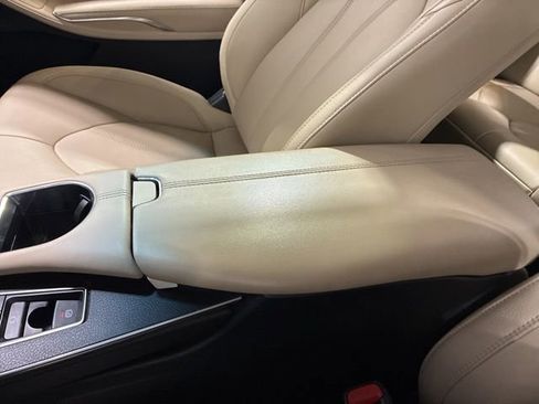 Used 2020 Toyota Avalon XLE image 25