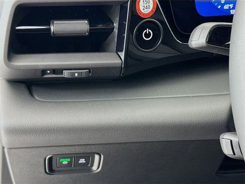 New 2025 Porsche Macan 4S Electric image 14