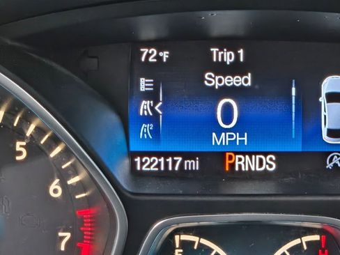 Used 2017 Ford Escape SE w/ Equipment Group 201A image 12