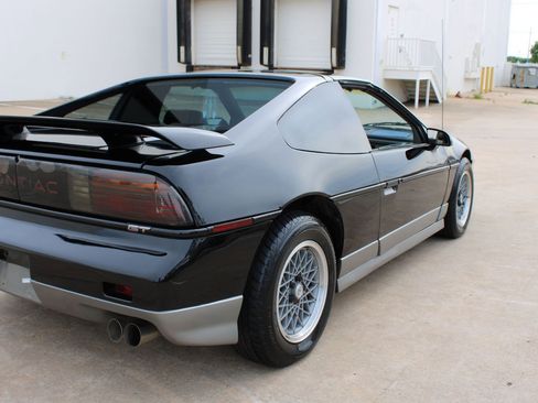 Used 1987 Pontiac Fiero GT RWD image 25