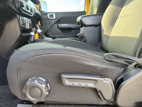 Used 2018 Jeep Wrangler Sport AWD/4WD image 13