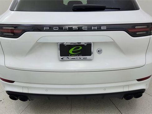 Used 2021 Porsche Cayenne Base image 11