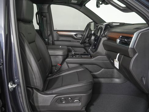 Used 2026 GMC Yukon Denali w/ Denali Reserve Package AWD/4WD image 10