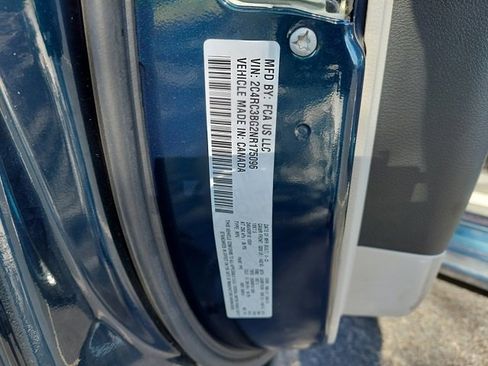 Used 2022 Chrysler Pacifica Touring-L image 34