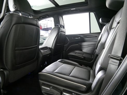 Certified 2022 Cadillac Escalade Sport w/ LPO, Floor Liner Package AWD/4WD image 32