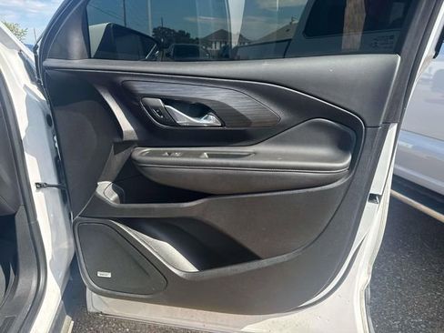 Used 2022 GMC Terrain SLT w/ Infotainment Package II image 17