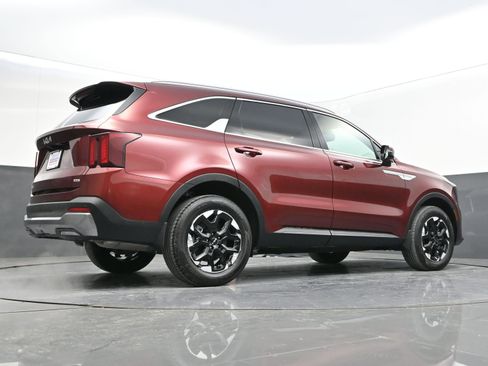 Used 2025 Kia Sorento S image 42