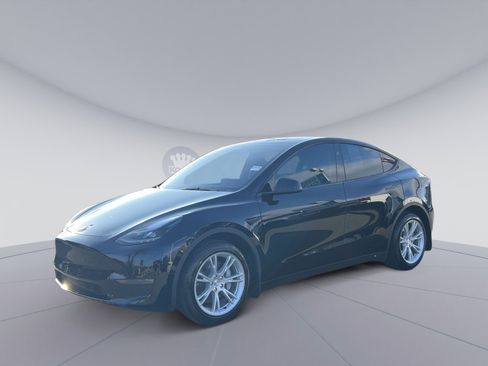 Used 2024 Tesla Model Y Long Range image 1