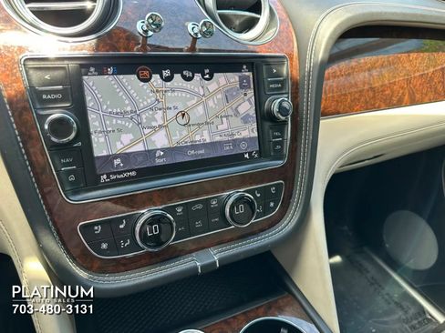 Used 2017 Bentley Bentayga AWD/4WD image 11