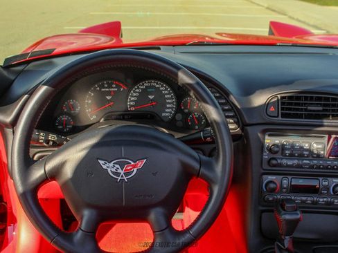 Used 2004 Chevrolet Corvette Convertible w/ Preferred Equipment Group RWD image 30