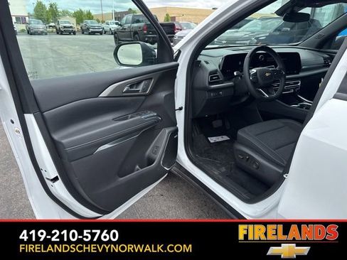 New 2025 Chevrolet Traverse LT w/ Enhanced Driving Package image 13