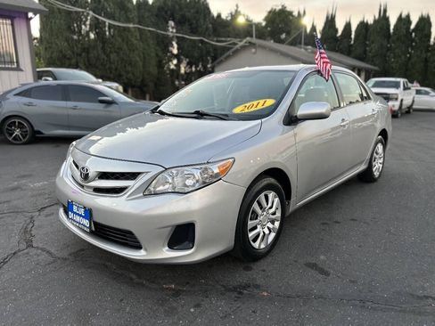 Used 2011 Toyota Corolla LE FWD image 3