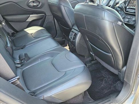 Used 2019 Jeep Cherokee Limited w/ Luxury Group FWD image 19
