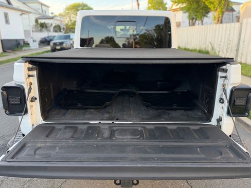 Used 2021 Jeep Gladiator Rubicon AWD/4WD image 14