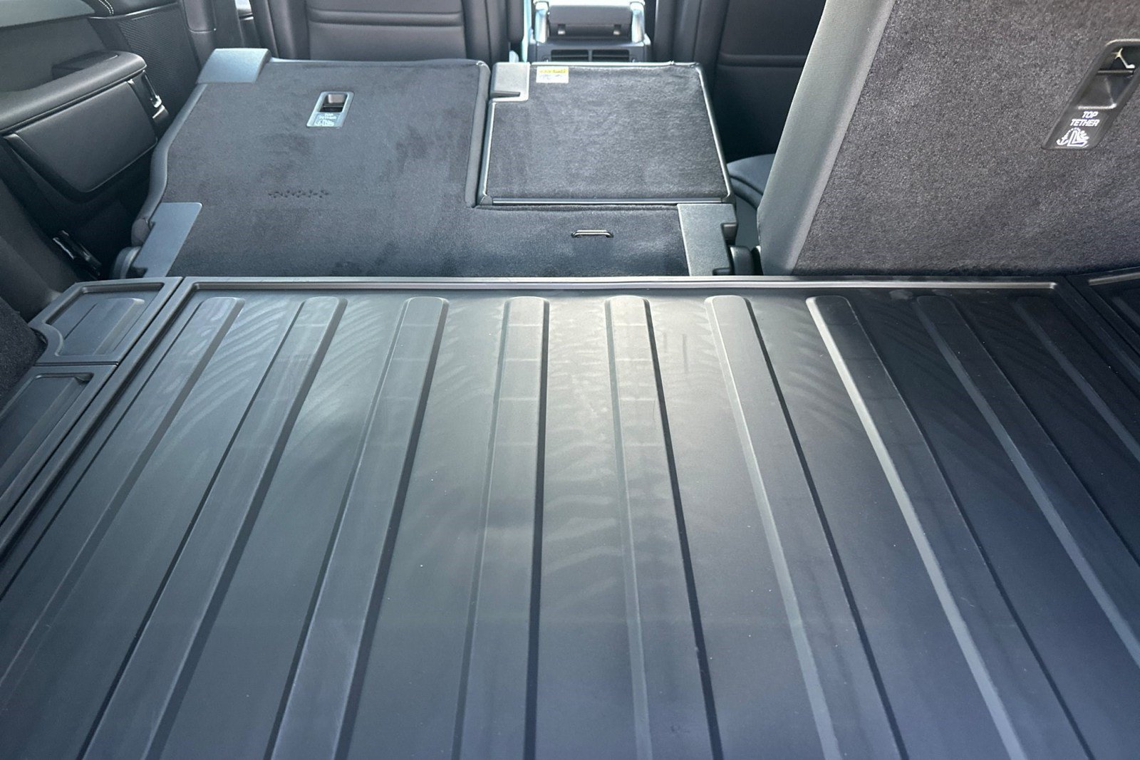 New 2026 Land Rover Discovery Limited Edition AWD/4WD image 26