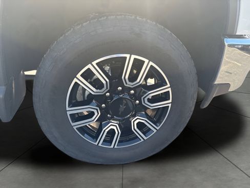 Used 2022 Chevrolet Silverado 3500 LTZ w/ LTZ Convenience Package AWD/4WD image 10