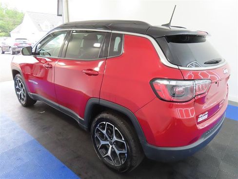 Used 2025 Jeep Compass Limited AWD/4WD image 10