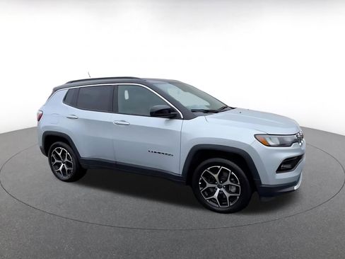 Used 2025 Jeep Compass Limited image 2