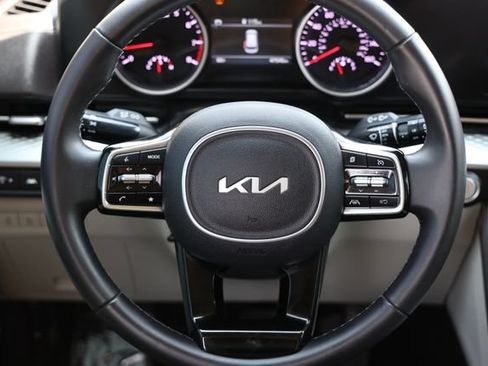 Used 2023 Kia Carnival LX FWD image 15