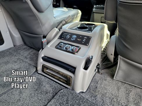 Used 2017 Chevrolet Express 2500 RWD image 34