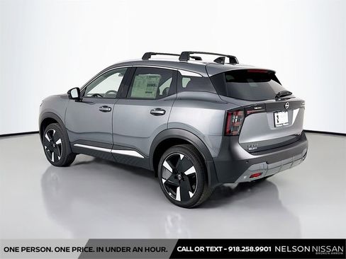 New 2026 Nissan Kicks SR w/ SR Premium Package FWD image 7