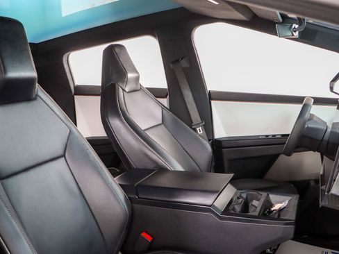 Used 2024 Tesla Cybertruck AWD Crew Cab image 24