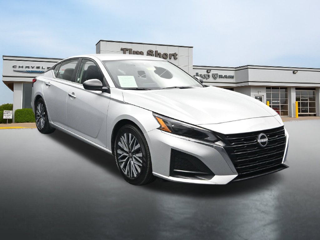 Used 2025 Nissan Altima 2.5 SV FWD image 7