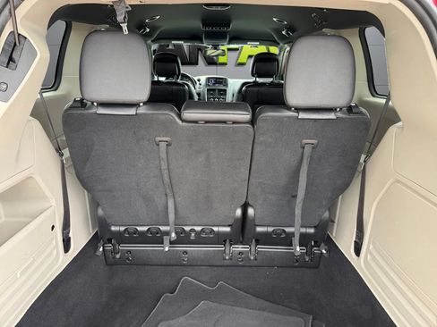 Used 2019 Dodge Grand Caravan SXT FWD image 10