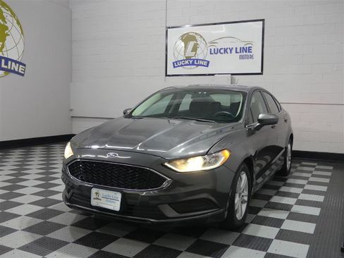 Used 2018 Ford Fusion SE image 4