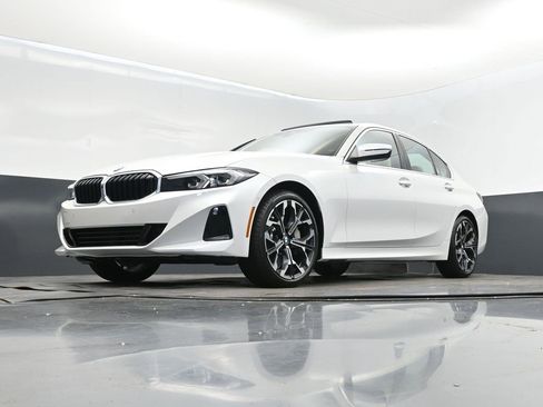 Certified 2025 BMW 330i Sedan w/ Premium Package image 38