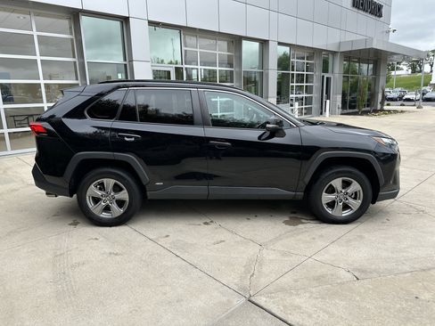 Certified 2022 Toyota RAV4 XLE w/ Convenience Package AWD/4WD image 10