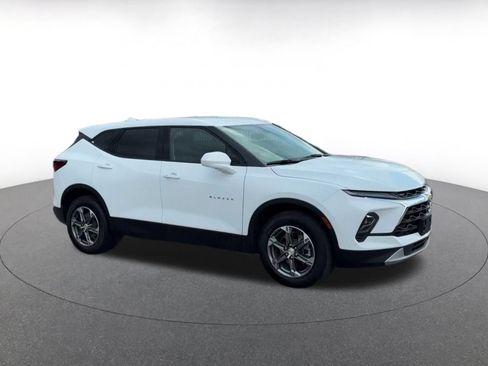 Used 2026 Chevrolet Blazer LT AWD/4WD image 2