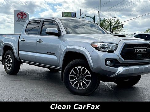 Used 2020 Toyota Tacoma TRD Sport AWD/4WD image 2