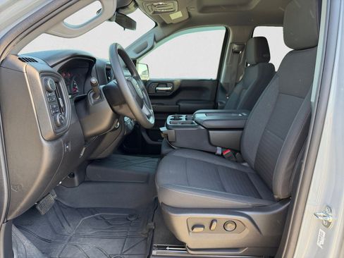 Used 2025 Chevrolet Silverado 1500 Custom image 10