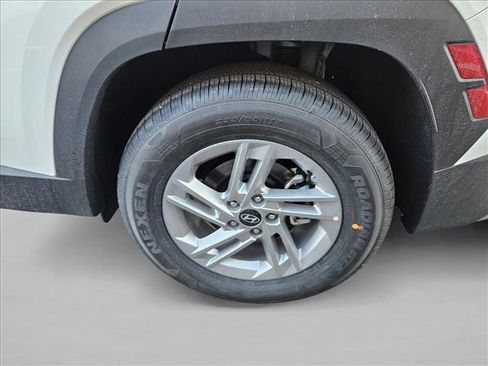 Certified 2025 Hyundai Tucson SE image 9