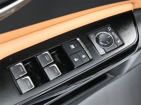 Used 2024 Lexus ES 350 w/ Premium Package image 4