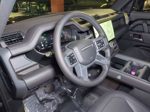 New 2026 Land Rover Defender 110 X-Dynamic SE AWD/4WD image 16