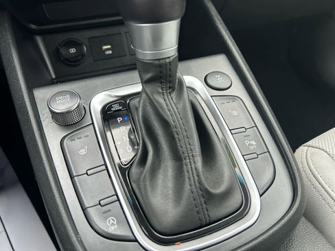 Used 2022 Hyundai Kona Limited image 24