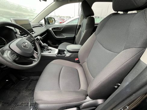 Used 2025 Toyota RAV4 LE image 27