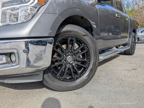Used 2018 Nissan Titan SL image 33