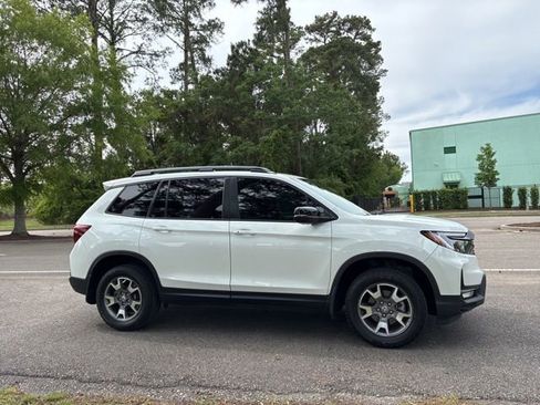 Used 2022 Honda Passport TrailSport image 2