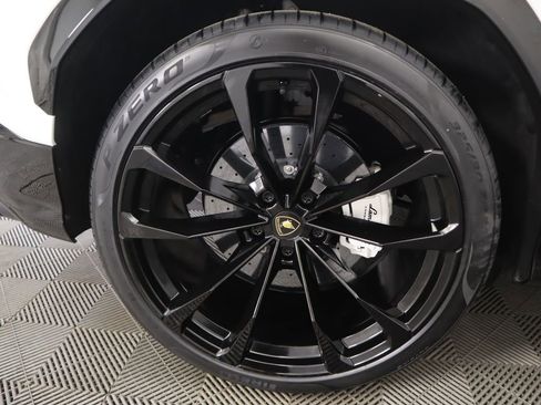 Used 2022 Lamborghini Urus image 33