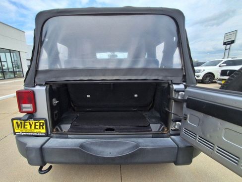 Used 2018 Jeep Wrangler Sport AWD/4WD image 8