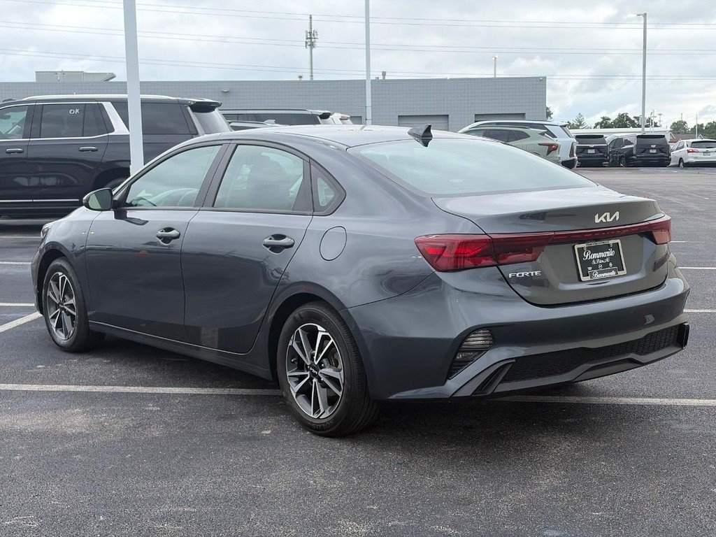 Used 2023 Kia Forte LXS w/ LXS Technology Package FWD image 8