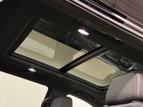 Used 2021 Chevrolet Tahoe High Country w/ Premium Package image 12