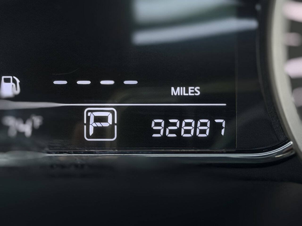 Used 2014 Nissan Sentra SR w/ Premium Package FWD image 12