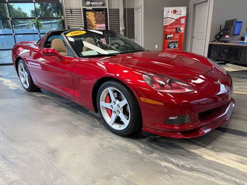 Used 2005 Chevrolet Corvette Coupe w/ Preferred Equipment Group RWD image 2