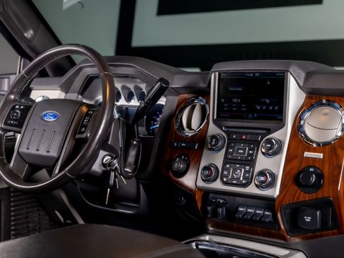 Used 2015 Ford F250 Lariat w/ Lariat Interior Package image 25