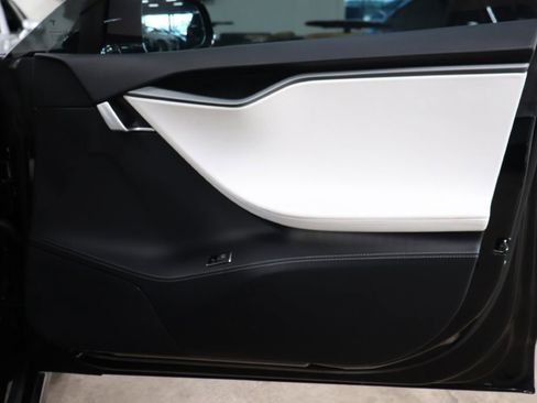 Used 2018 Tesla Model S P100D image 23